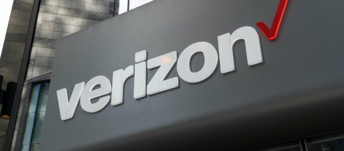 Verizon může zvýšit poplatek za obnovu telefonní sítě, i přes dohodu o vyrovnání ve výši 100 milionů dolarů.