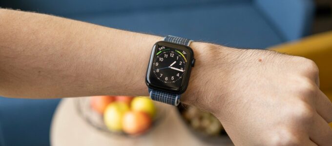 Apple Watch SE 2 s 24% slevou na Amazonu, skvělá volba pro iOS uživatele s omezeným rozpočtem