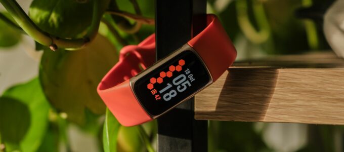 Jak změnit čas na svém Fitbit trackeru nebo hodinkách