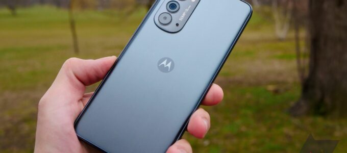 Motorola Edge nyní za nejnižší cenu pouze 140 $ díky obrovské slevě