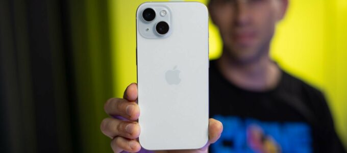 Nový iPhone 15: Sledujte stav baterie přehledně s novým iOS 17.4