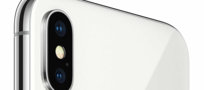 "Nový prototyp iPhone 16 s zadním fotoaparátem připomíná design iPhone X"
