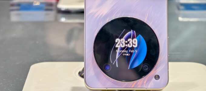 Nubia Flip 5G - první cenově dostupný konkurent Razr