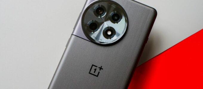 OnePlus 12R má pomalejší úložiště, ale to není problém