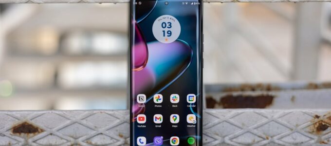 Surreální Motorola Edge+ (2023) s 512GB za nejnižší cenu v Best Buy, touží po tvých penězích a pozornosti