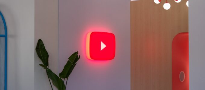 YouTube od svého spuštění v roce 2005: světla, kamera, kontroverze.