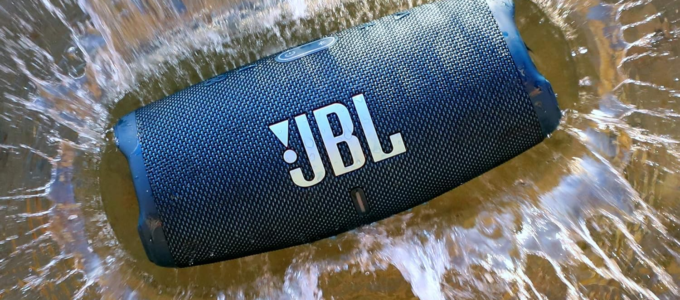 Získej skvělý reproduktor JBL Charge 5 se slevou 28 % na Walmartu a roztoč hudbu bez vyprázdnění peněženky.