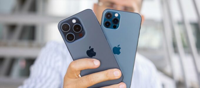 Co chystá Apple pro příští roky? iPhone SE 4, AR brýle a skládací iPhone v kuchyni Applu.
