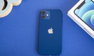 iPhone 12 s podporou 15W Qi2 nabíjení bezdrátově pomocí iOS 17.4