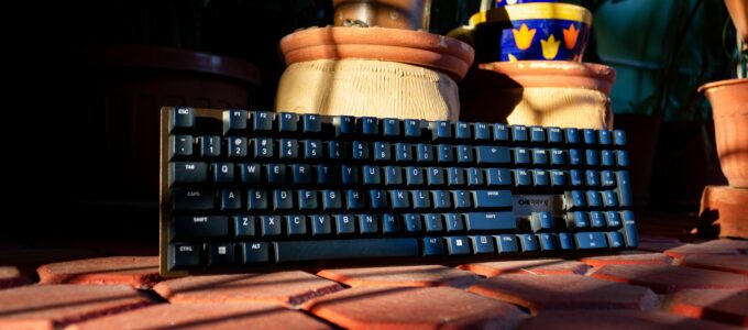Recenze mechanické klávesnice Cherry KC 200 MX: Bojovník na pracovišti