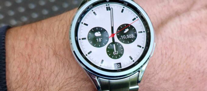 Samsung zkoumá možnost čtvercového displeje pro budoucí Galaxy Watch