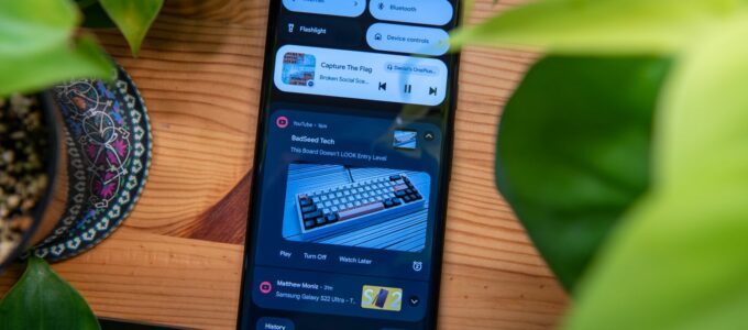Android 15 umožní vynutit tmavý režim v libovolné aplikaci