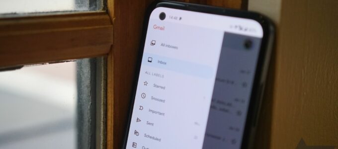 Androidova aplikace Gmail dohání desktop díky e-mailovým souhrnům poháněným umělou inteligencí