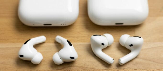 Apple plánuje vydání AirPods Lite na konci roku 2024 kvůli klesající poptávce po stávajících modelech