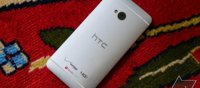 HTC možná připravuje další telefon.