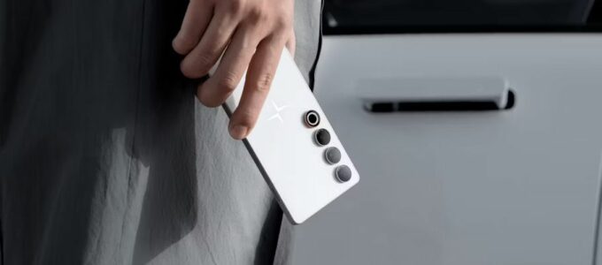 Polestar přechází od designu elektromobilů k vydání svého prvního smartphone