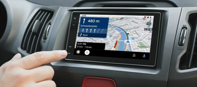 „Samsung DeX příslušenství promění palubní jednotku auta v plnohodnotný počítač“