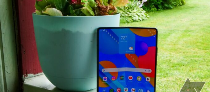 Samsung Galaxy Z Fold 5: Jak prodloužit výdrž baterie na skládacím telefonu