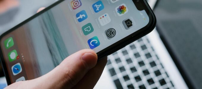Jak ztlumit zprávy ve skupině v Google Messages, iMessage a WhatsApp.