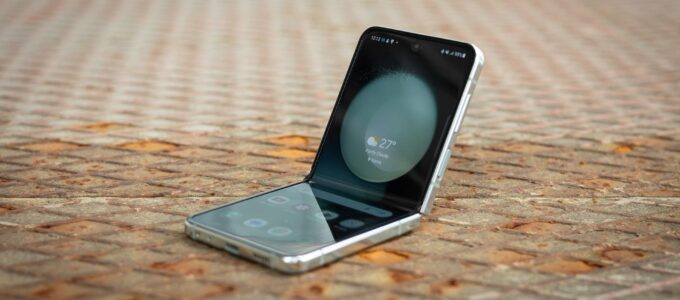 Jeden čip pro všechny sklápěče? Galaxy Z Flip 6 by mohl být poháněn Snapdragonem 8 Gen 3 globálně