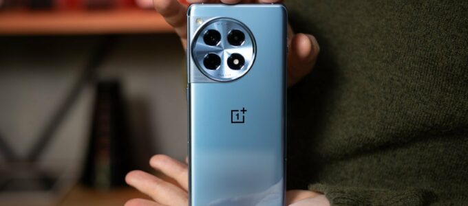 OnePlus 12R: Výkonný smartphone za skvělou cenu!