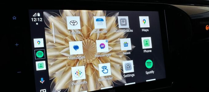 Připoj svoje video z telefonu na palubní desku s Android Automotive