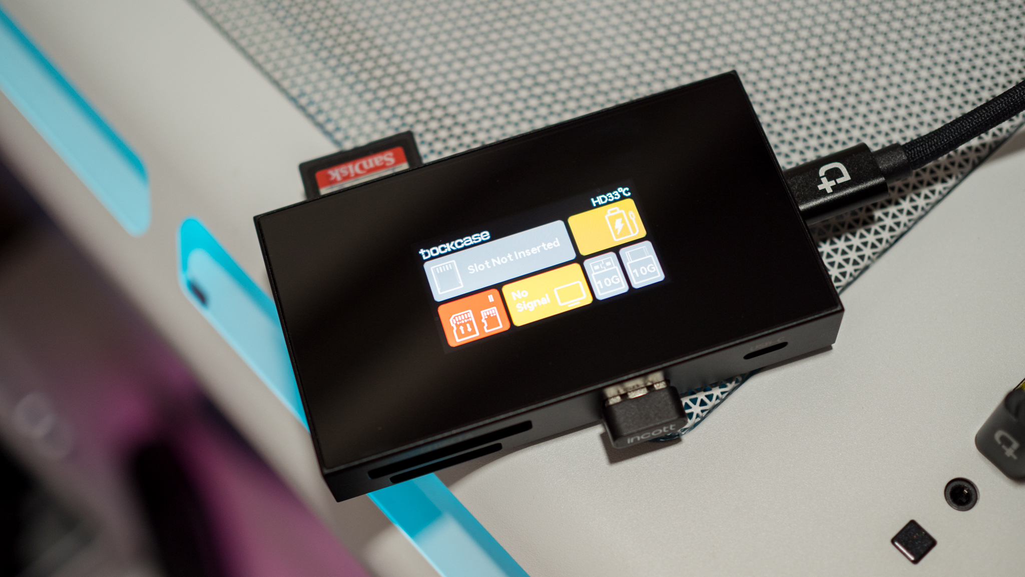 Dockcase Studio: Unikátní 8v1 USB-C Hub pro Vaše Zařízení