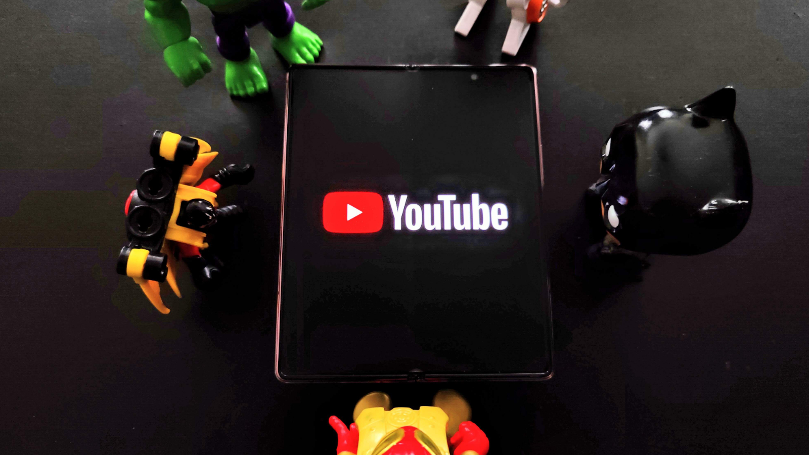 YouTube Premium nabízí sledování Shorts mimo aplikaci a testuje zmínky