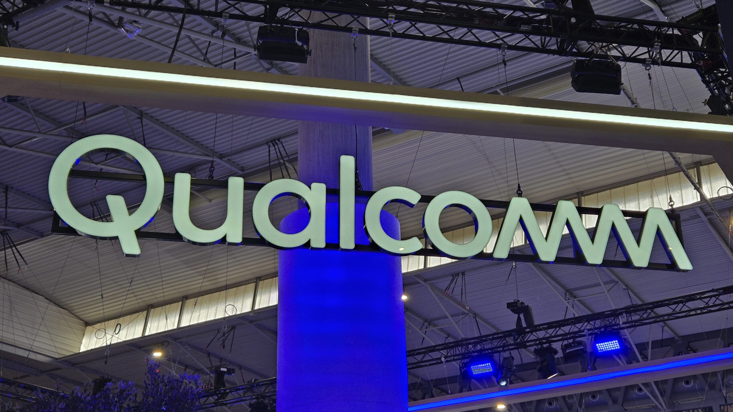 Qualcomm: Zisky za Q3 potvrzují nadšení z nových AI čipů Snapdragon