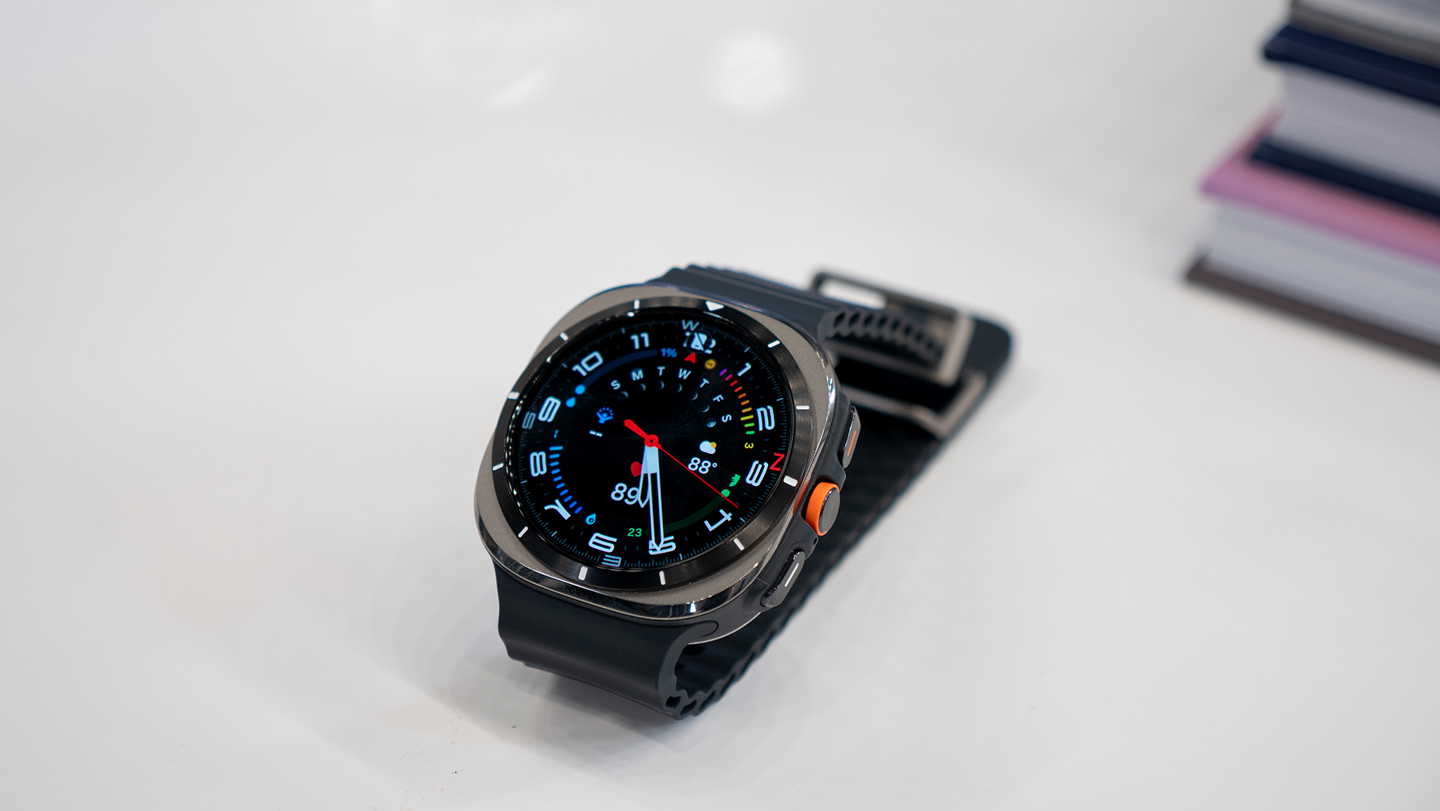 Samsung Galaxy Watch Ultra podporuje bezdrátové nabíjení