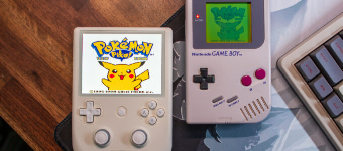 Moderní Game Boy s Androidem ve slevě na Black Friday