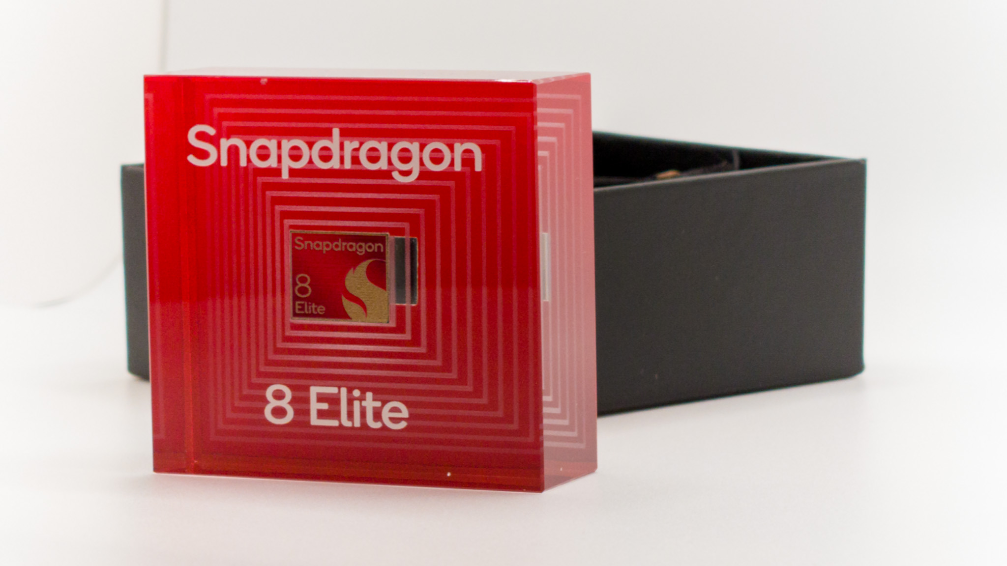 Snapdragon 8s Elite míří na levné telefony roku 2023