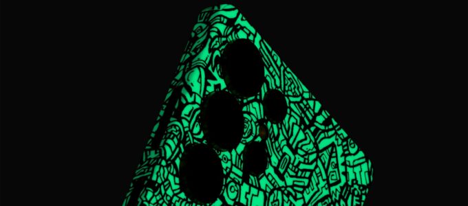 Dbrand uvádí limitovanou edici svítícího Robot skinu