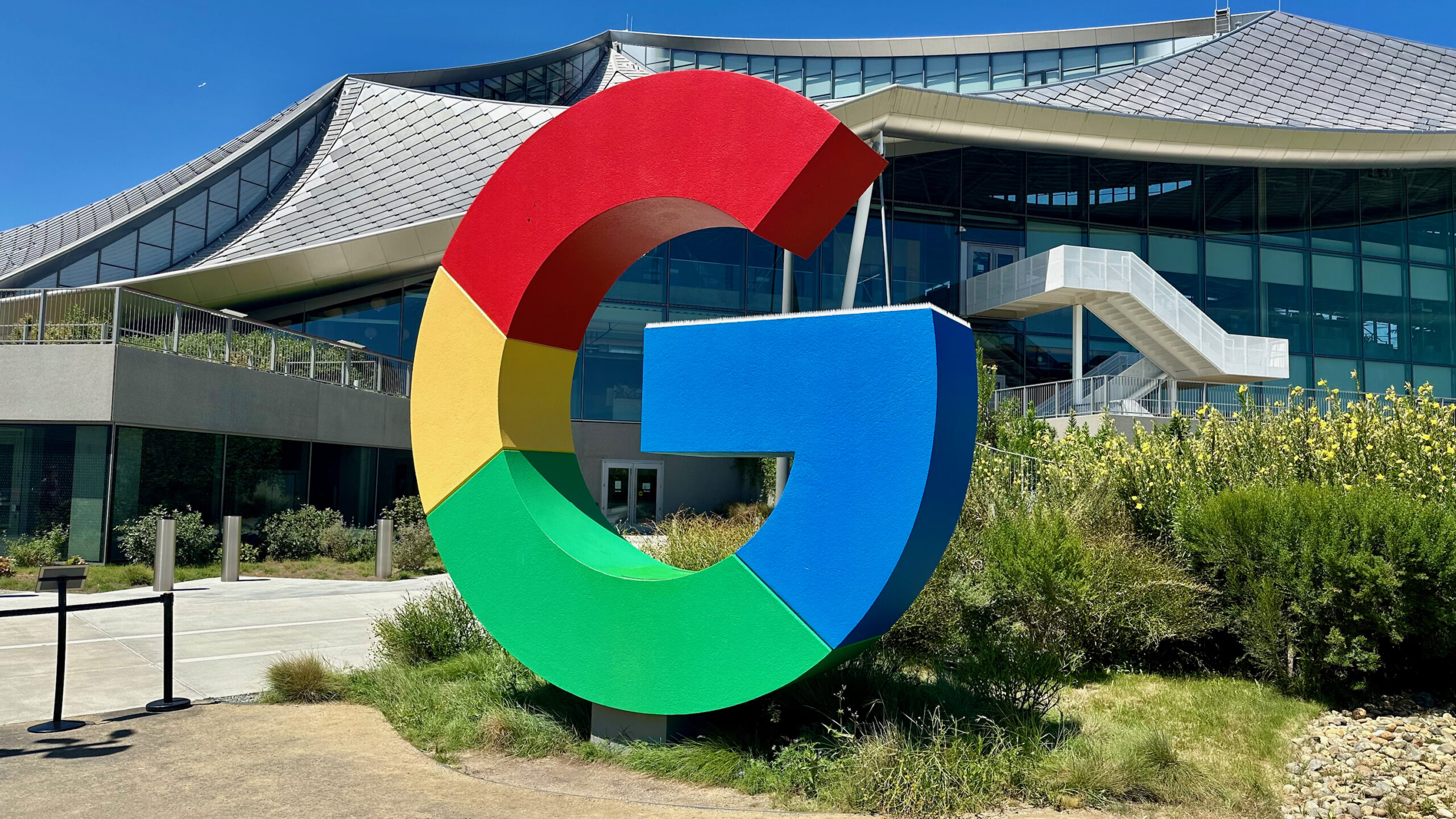 Google představuje nové logo s výraznými barvami