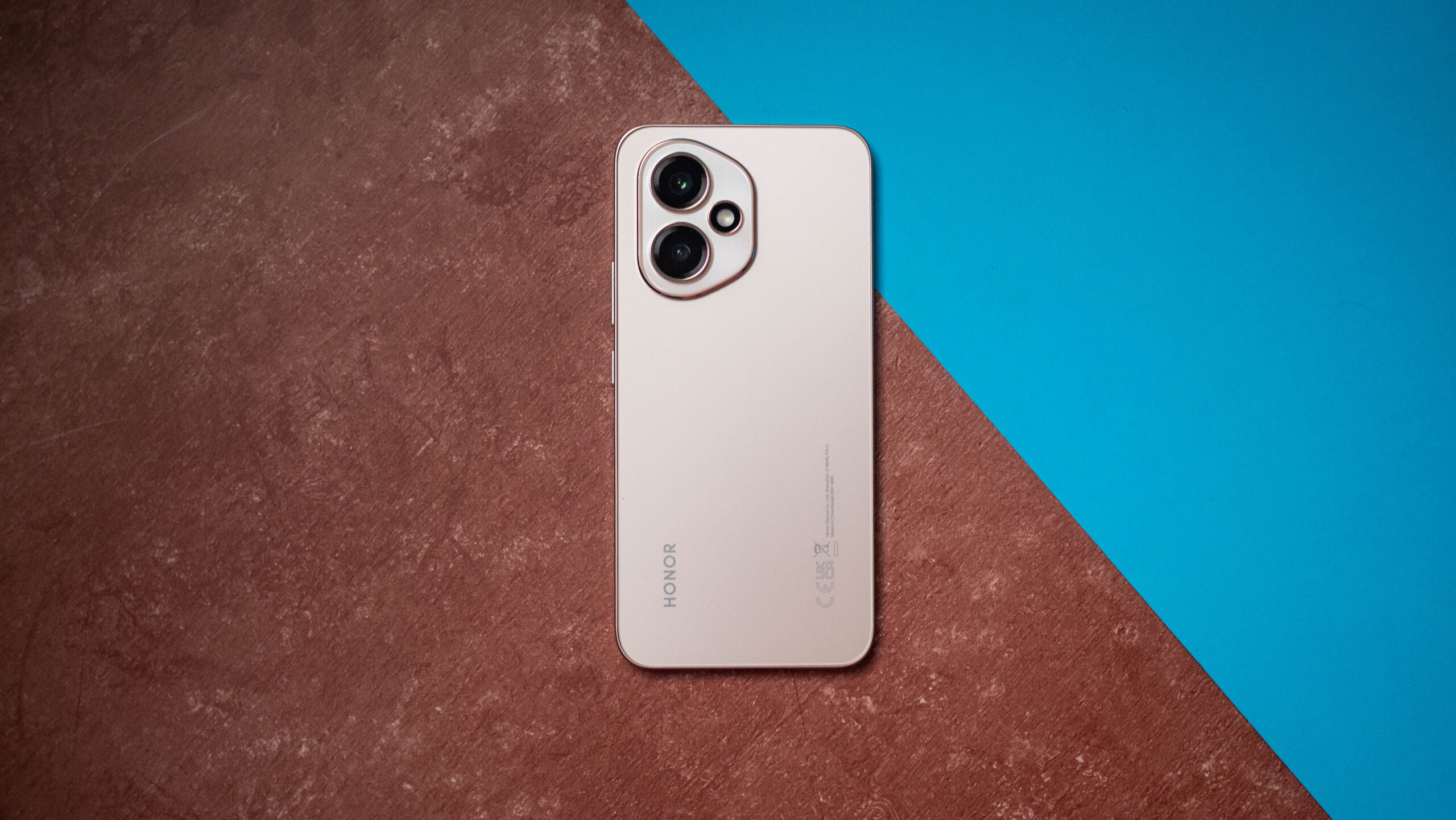 Honor 400: Překonává Galaxy A56 v klíčových oblastech