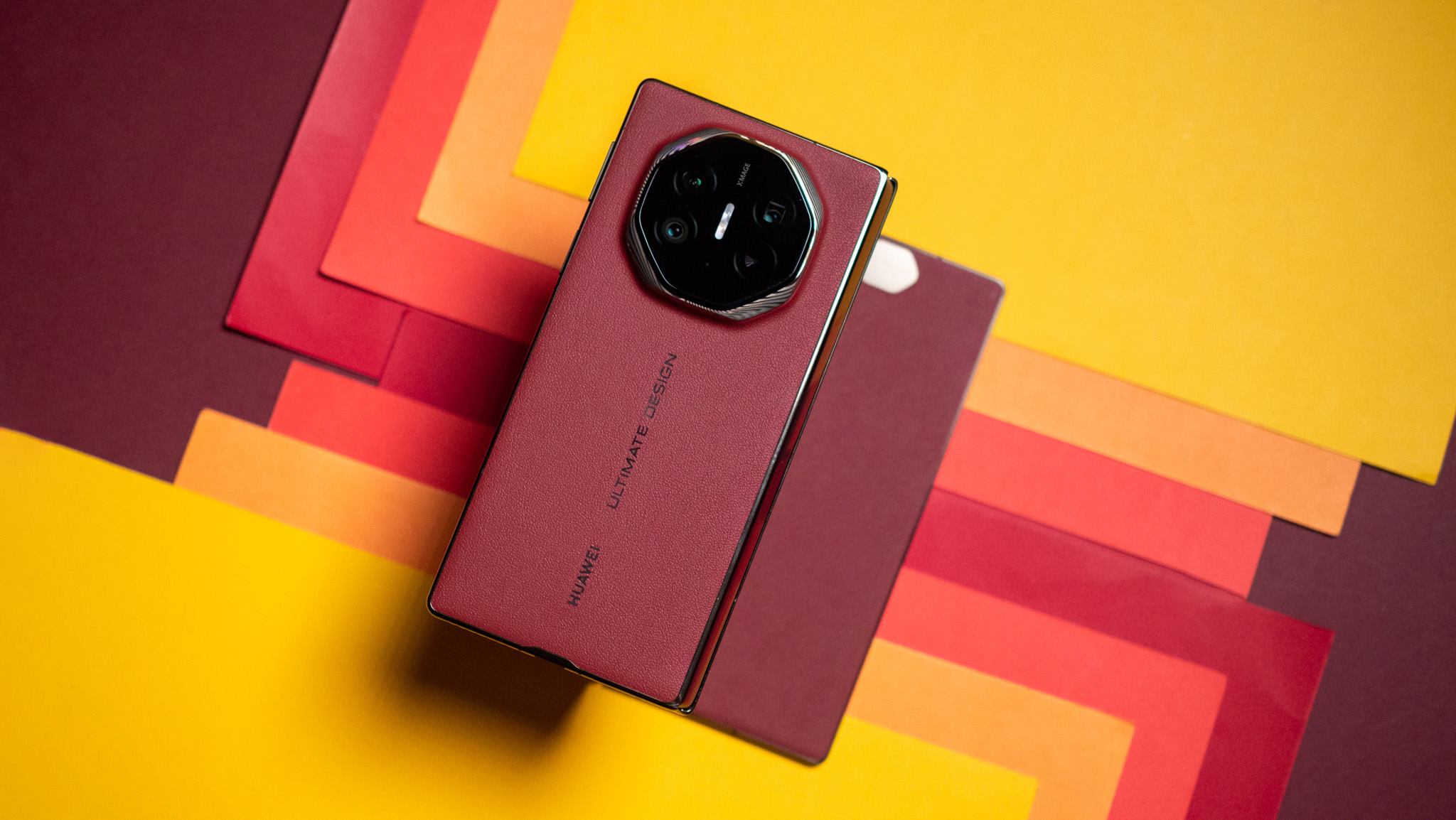Huawei Mate XT: Fotoaparát, který překonává ostatní skládací telefony