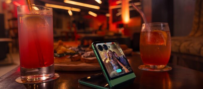 Motorola Razr 2025: Podporuje bezdrátové nabíjení Qi2?