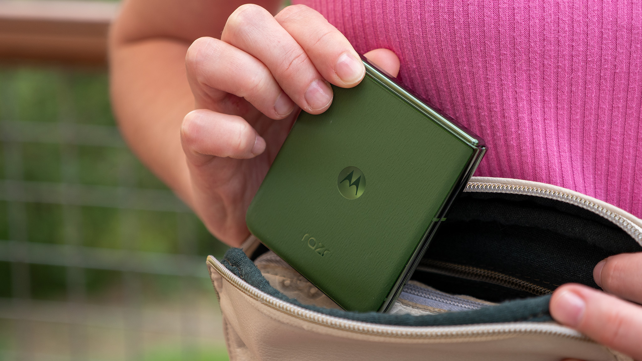 Motorola Razr Plus 2024: Stále nejoblíbenější telefon mé ženy