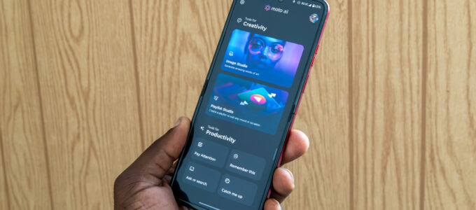 Motorola Razr Ultra 2025 vs. Xiaomi Mix Flip: Který vybrat?