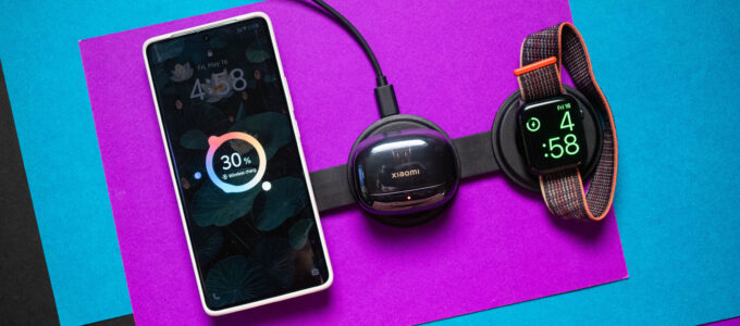 Nejlepší cestovní nabíječka: Satechi OntheGo 3-in-1 Qi 2