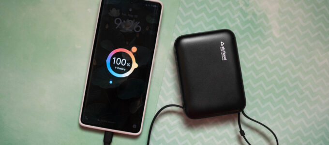 Nová powerbanka Stuffcool má integrované USB-C a Lightning kabely