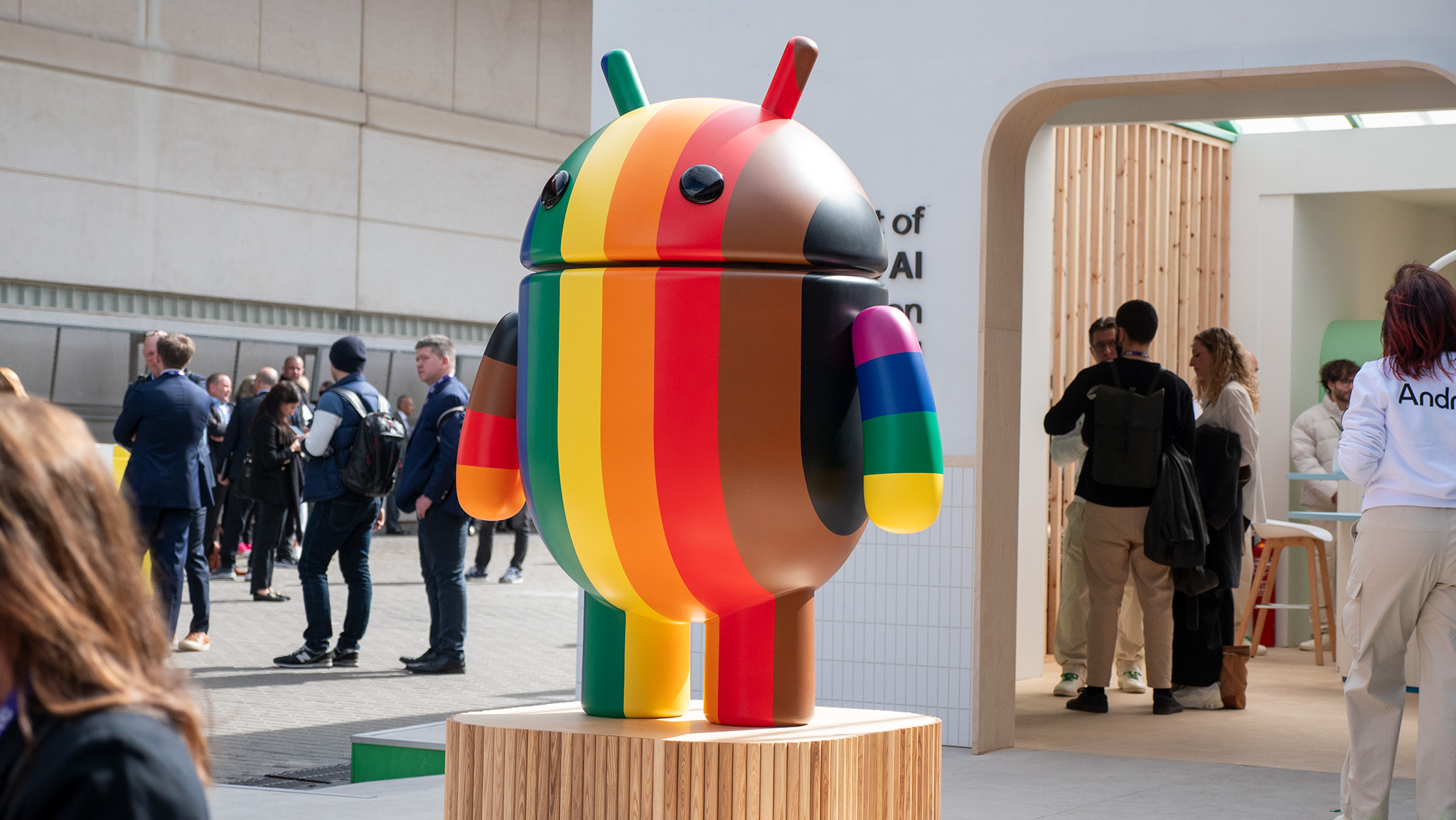 Novinky: Google představuje chytré brýle, blíží se Nothing Phone 3