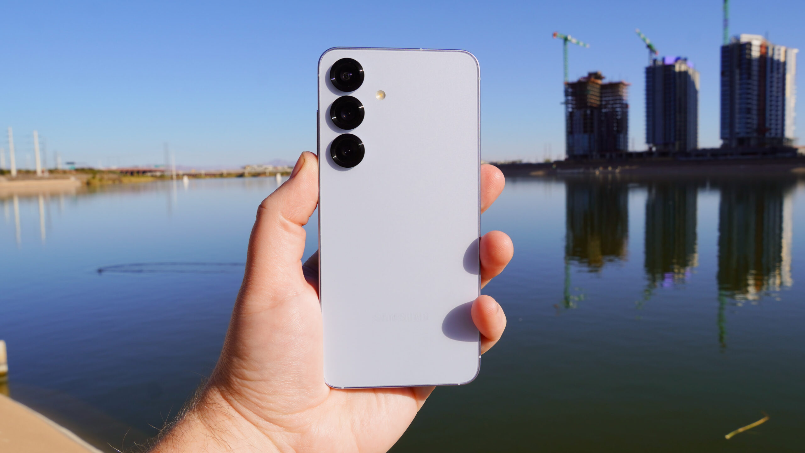 Novinky: Únik designu Google Material 3 a datum Galaxy S25 Edge