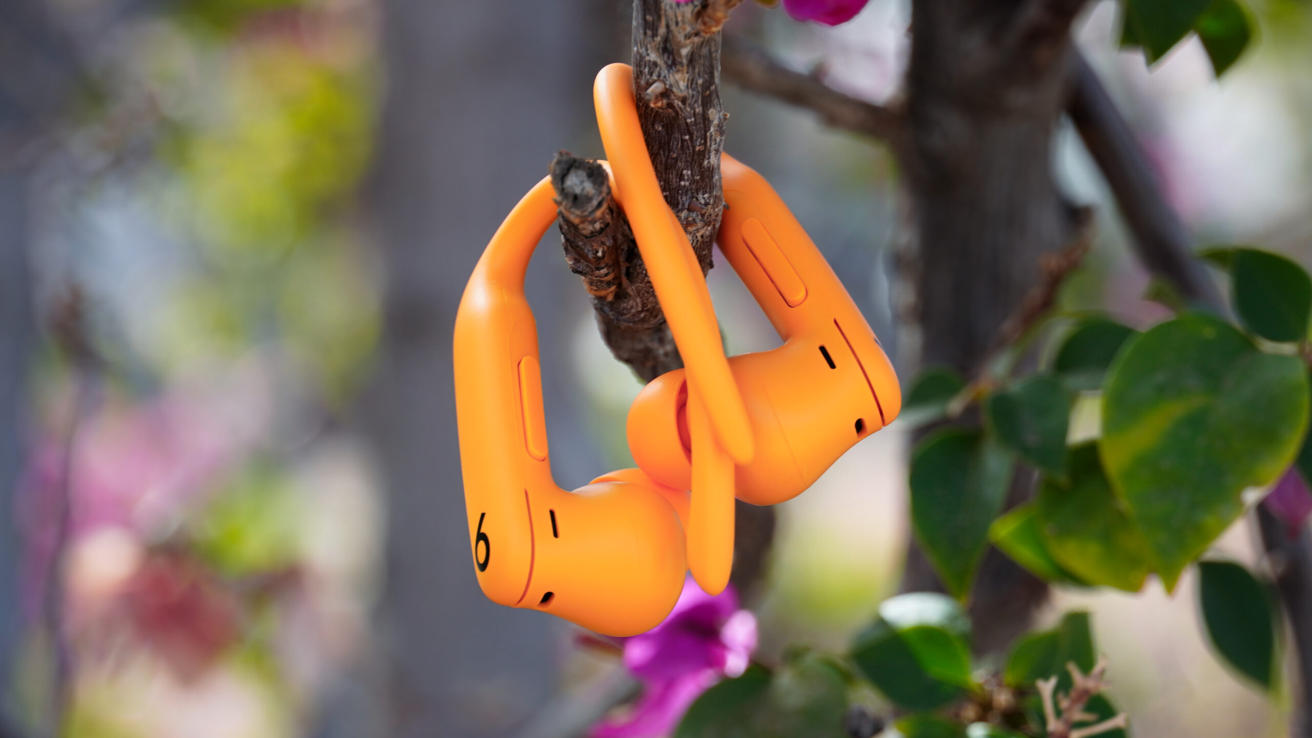 Powerbeats Pro 2: Oblíbená sluchátka pro Android slevněna o $50
