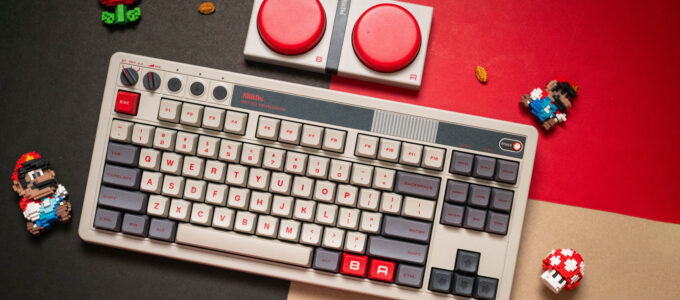 Retro klávesnice 8BitDo vzdává hold herním konzolím minulosti