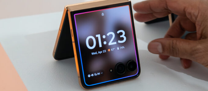 "Samsung Galaxy Z Flip 7 vs. Motorola Razr Ultra: Kdo složí první?"