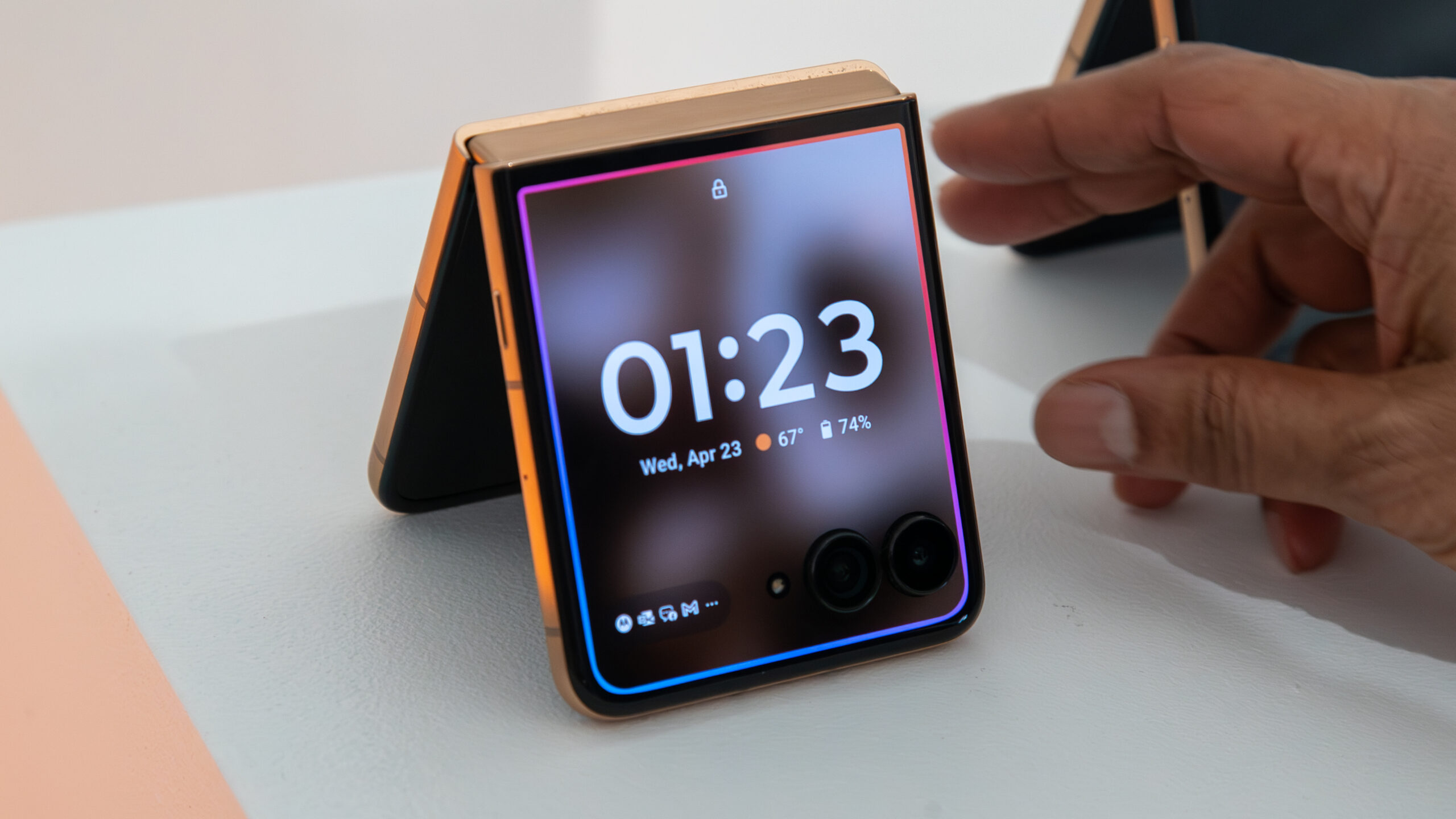"Samsung Galaxy Z Flip 7 vs. Motorola Razr Ultra: Kdo složí první?"
