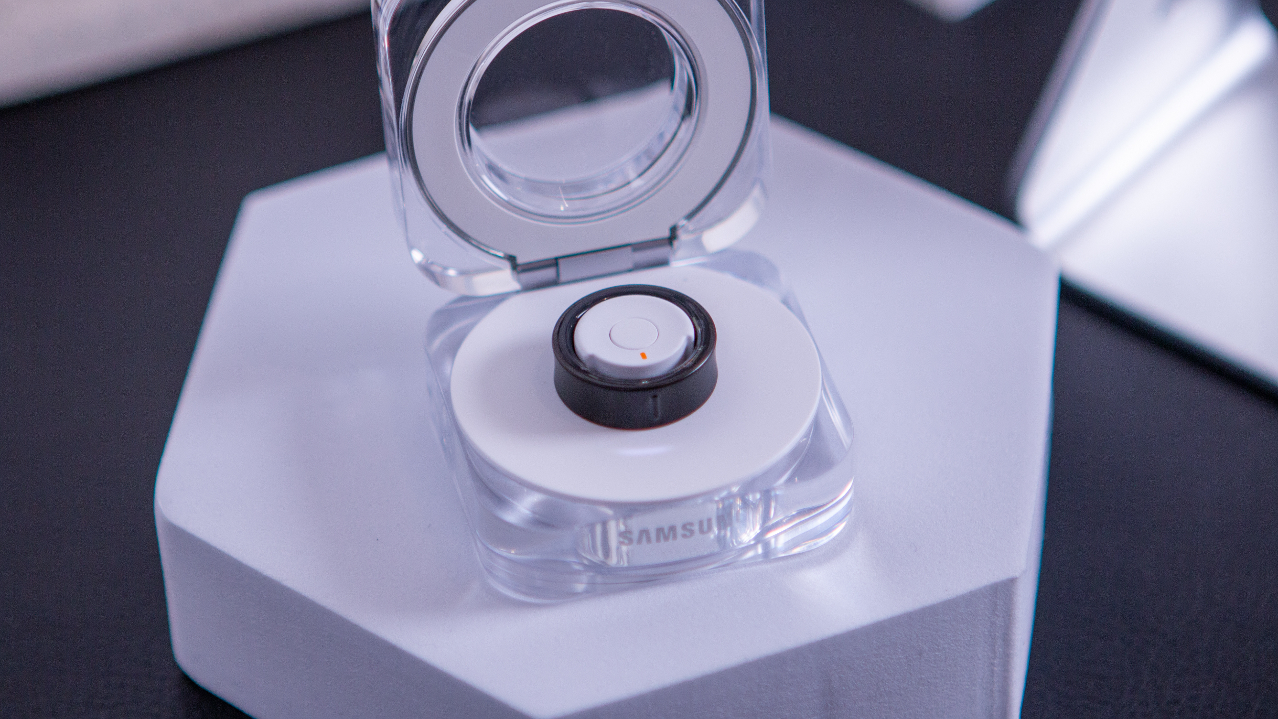Samsung představuje limitovanou edici Galaxy Ring v černém titanu