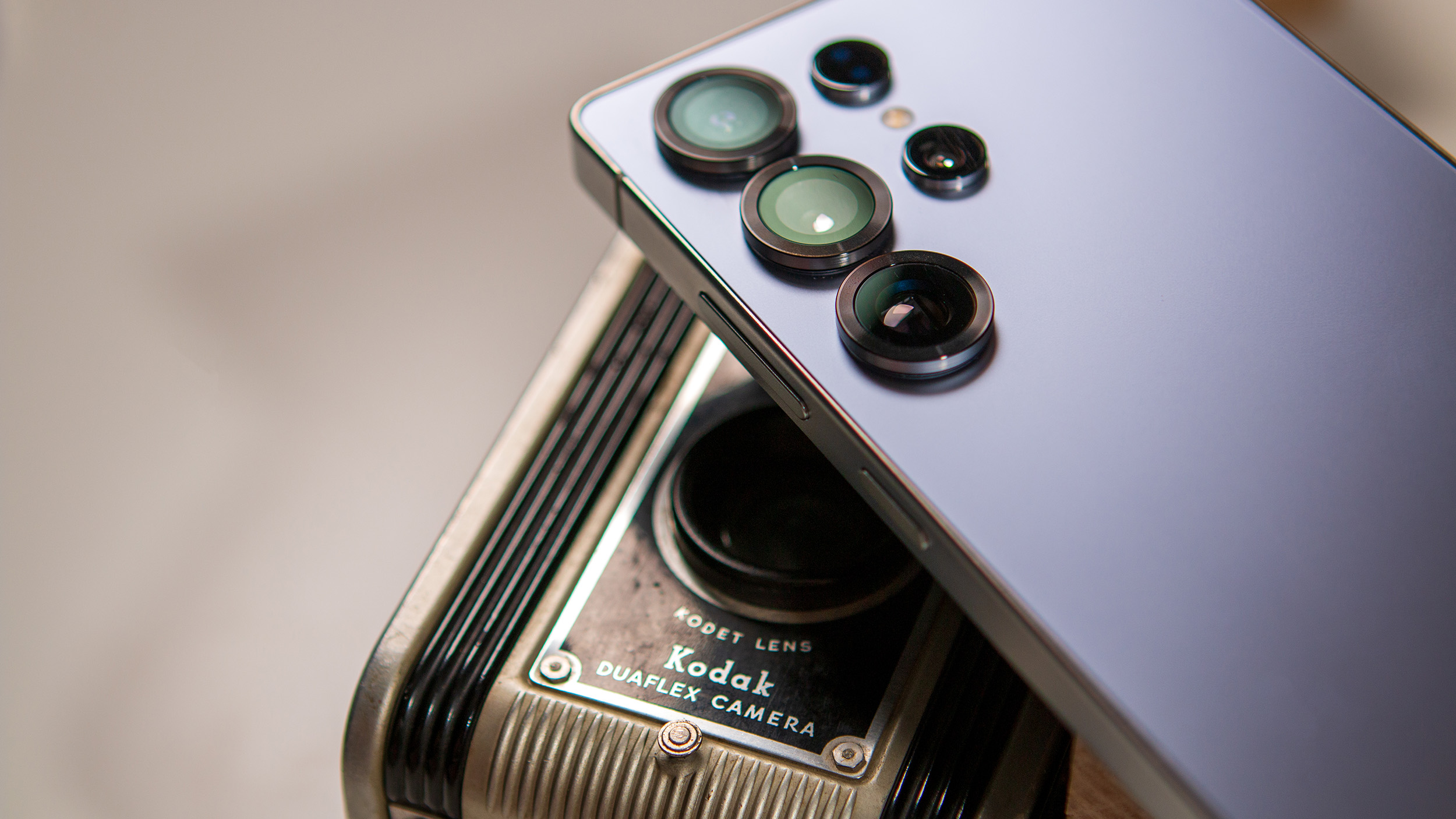 Samsung ztenčuje Galaxy S26 Ultra pomocí nových čoček kamery