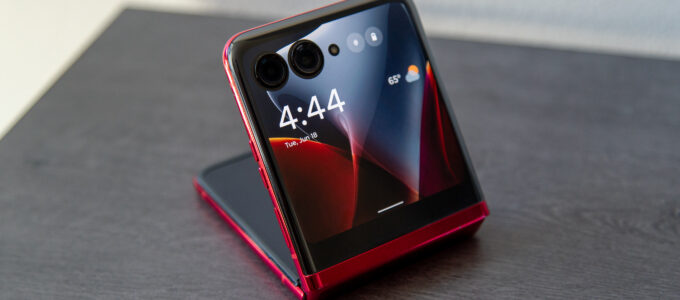 Sleva až 75 % na Motorola Razr Plus (2023) v Best Buy!